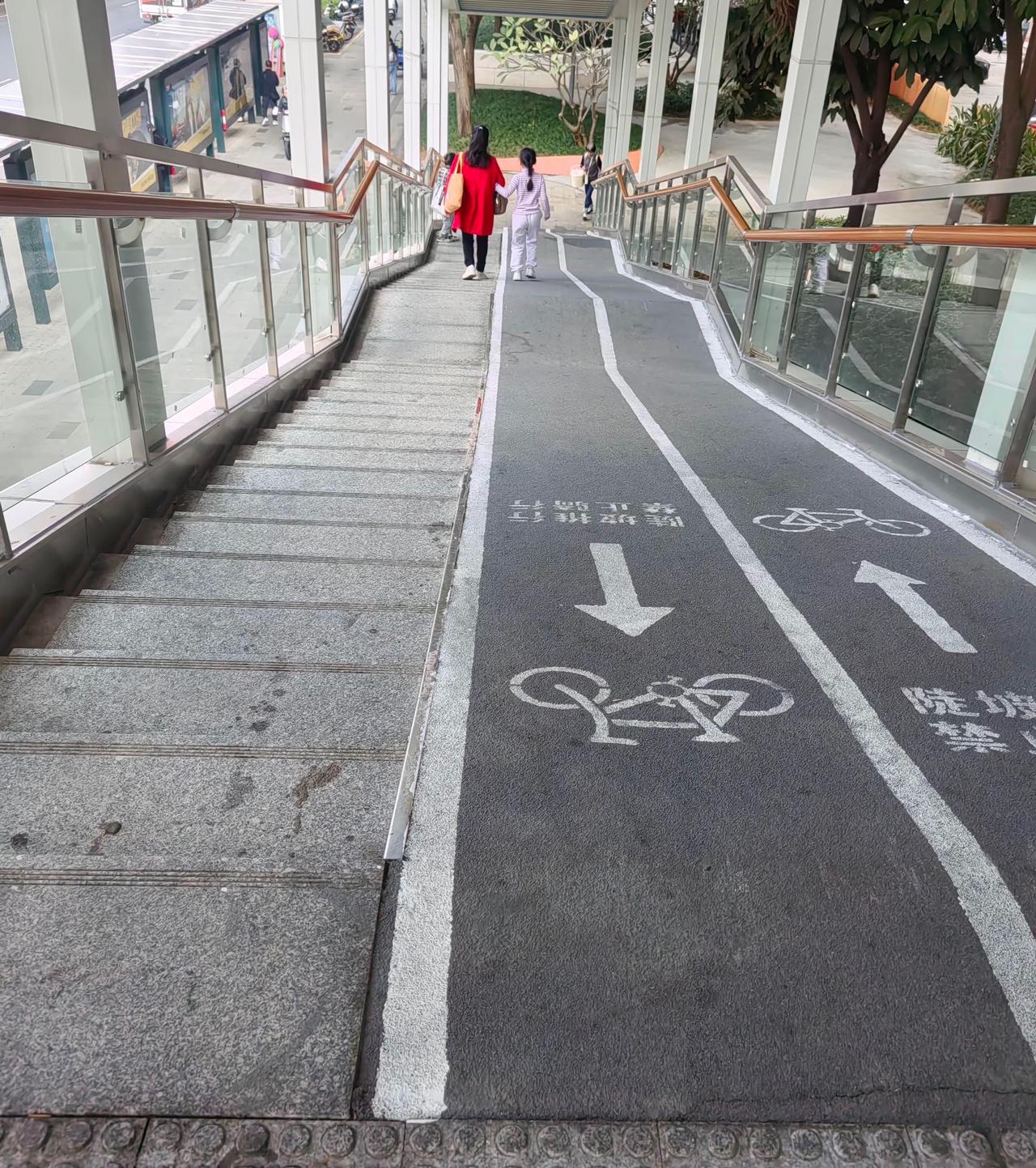 深圳，果然是一个有温度的国际化大都市！
体现了作为一线超级城市的包容性与多样化！