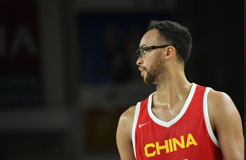 李凯尔想代表中国参加下届世界杯 李凯尔在最新播客中亲口表态，已让经纪人与中国男篮