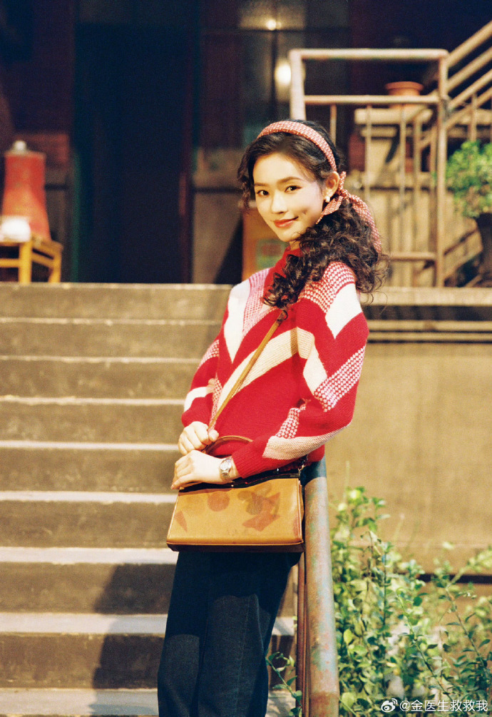 林允沈冉冉胶片照林允沈冉冉胶片定格柔和光影遇上胶片质感，林允饰演的沈冉冉尽显温柔