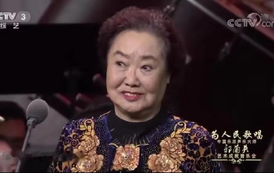 2018年，88岁的郭兰英再一次演唱《我的祖国》，虽然出场脚步有点蹒跚，但整个人