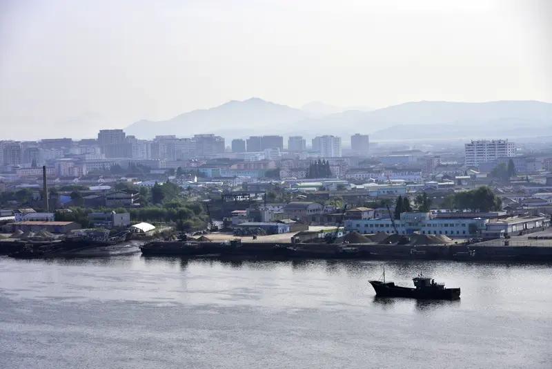 韩国称朝鲜向半岛西部海域发射飞行物，外交部回应近期，韩国方面宣称朝鲜向半岛西部海