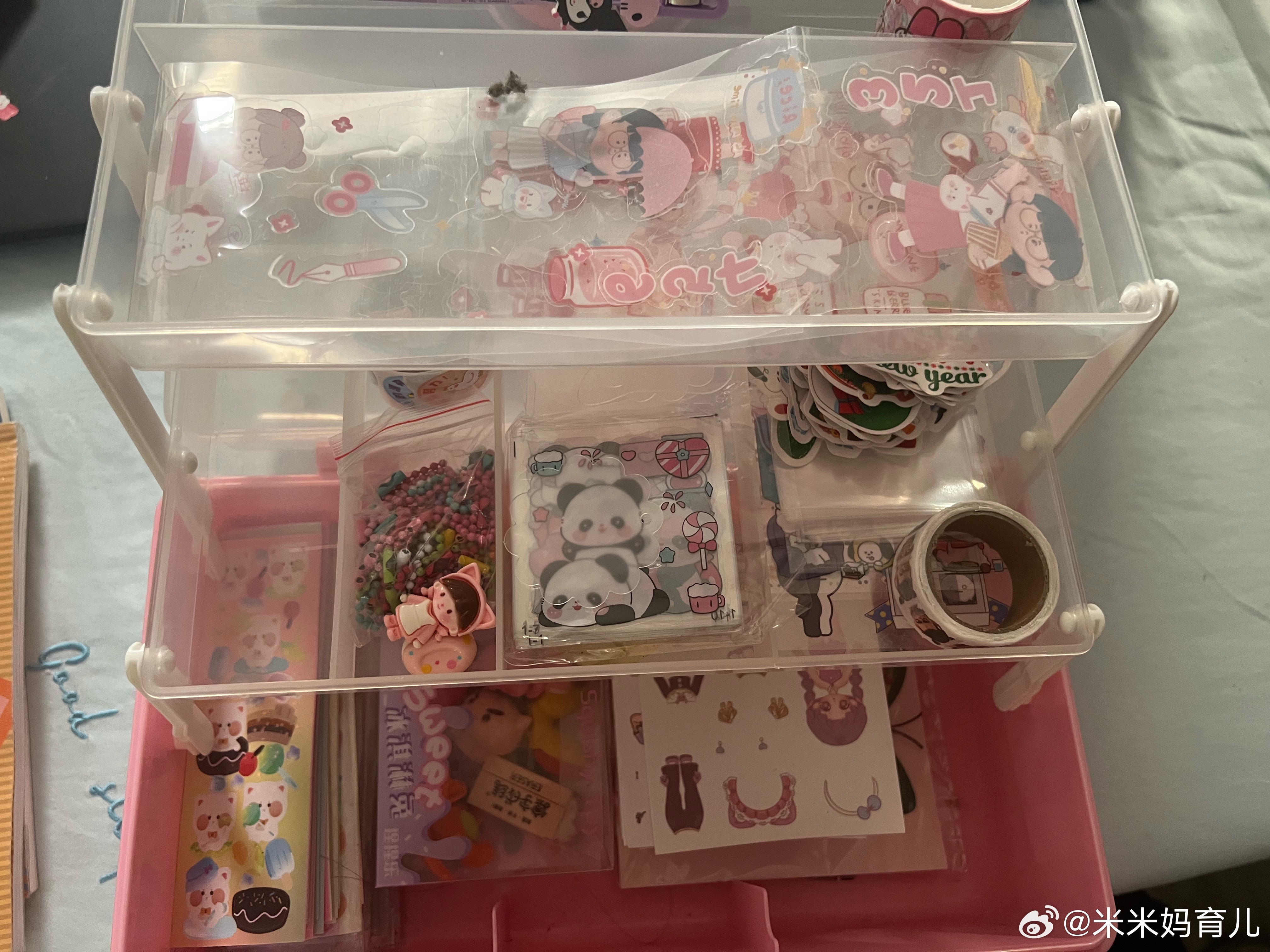 米米真的挺大方的～刚才邀请了小伙伴来家里玩把一些小玩意连同这个箱子一起送给了朋友