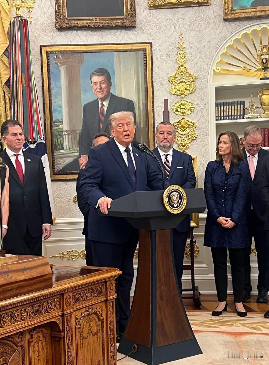 糗大了！特朗普施压国际足联解禁美国队前锋巴洛贡在上一场得到的红牌、首发出战比利时