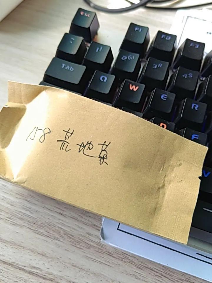 人一干起工程从此就是透支身体开始，年仅25岁的施工员小曹就是其中一位，干工地三年