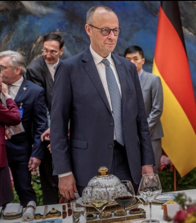 德国之声报道：在中国访问的德国总理默茨周三与中方举行了会晤。默茨表示很高兴在中国