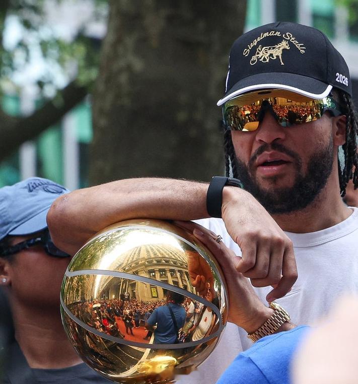 ESPY把今年的最佳NBA球员颁给了布伦森。 