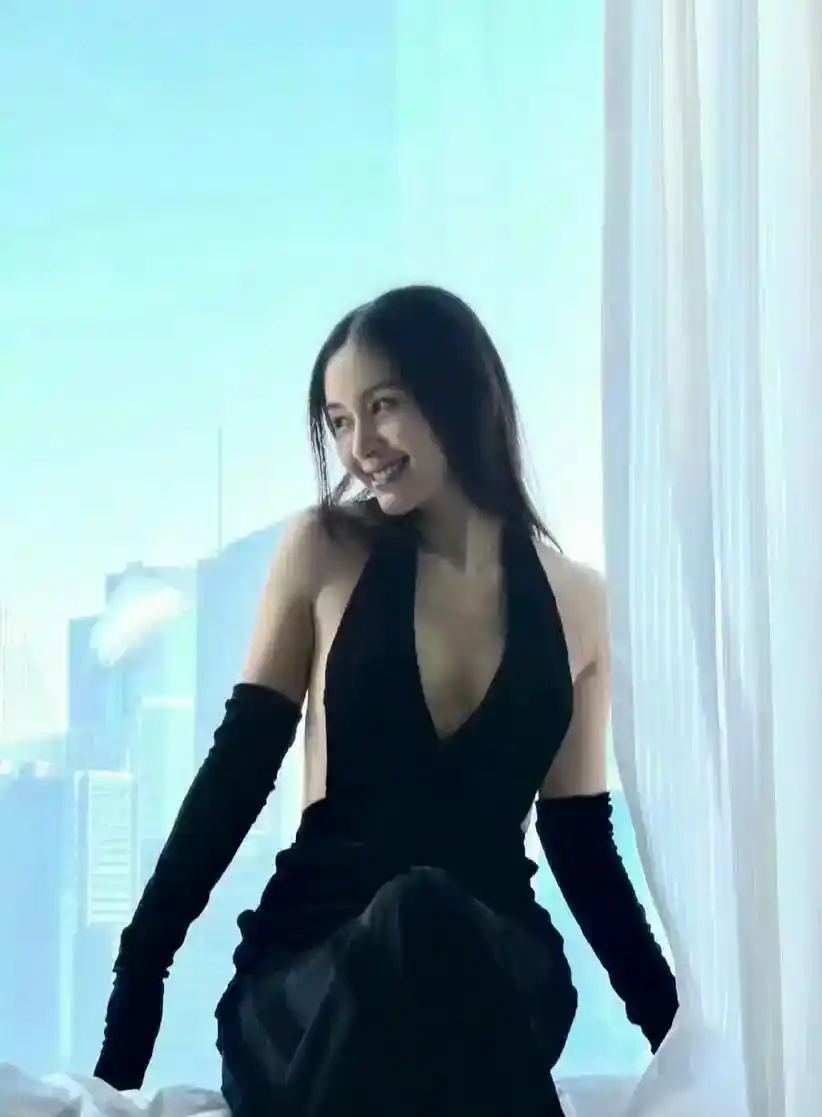 王子文深v大露背礼服，性感尤物 