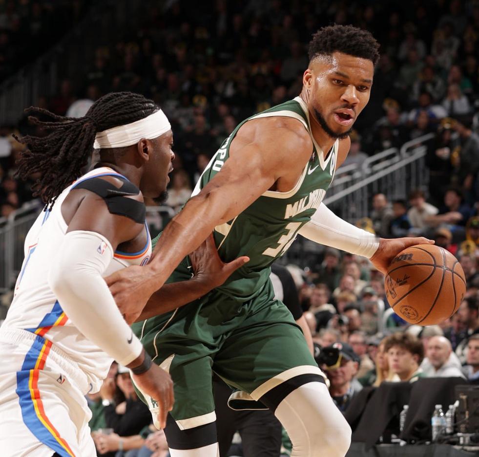 字母哥在不敌雷霆赛后评价球队：“我们打得毫无拼劲，根本不是奔着赢球去的，也没有团