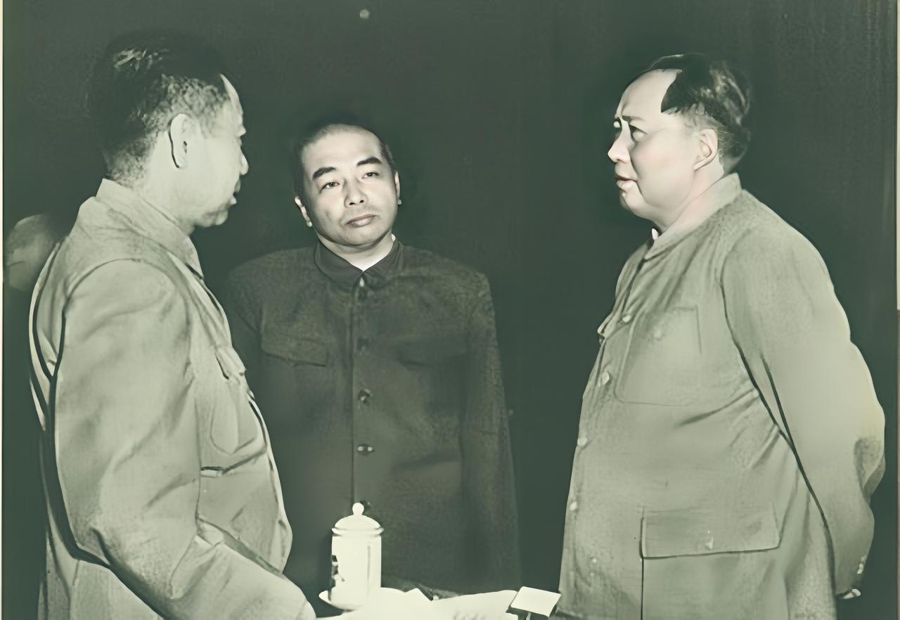 志愿军成立之后，毛主席用了一个激将法。毛主席对彭德怀说，为了保障安全，可以在鸭绿