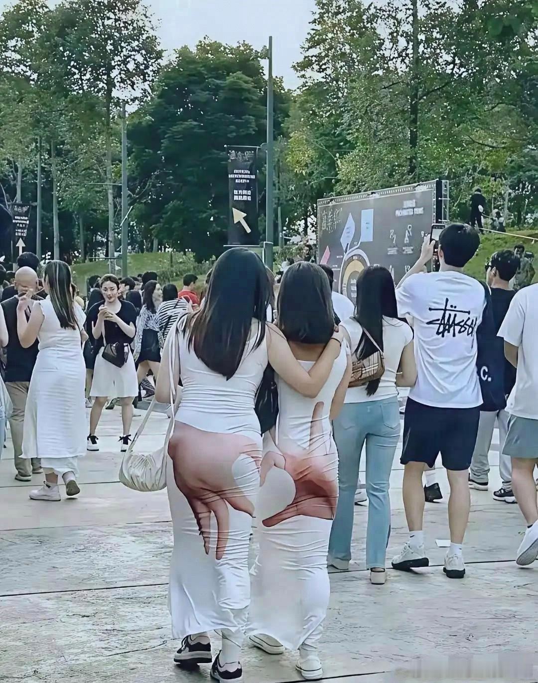 一个敢设计，一个敢卖，一个敢穿，不得不说惊呆了 