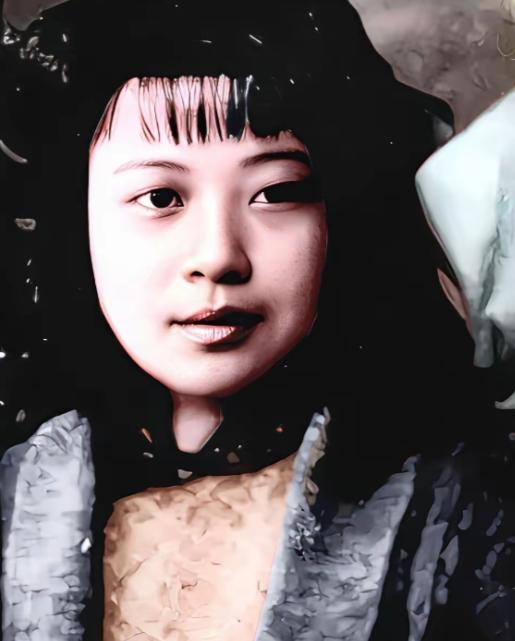 1963年，陈广胜当了师长，听说老家那个拜过堂的媳妇秀兰还在，一个人拉扯着他走时