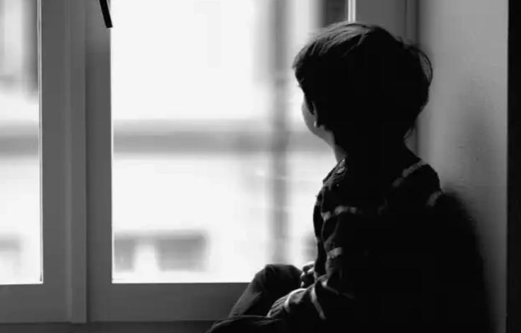 令人痛心！云南昭通，女子将1岁儿子扔给亲戚照看，外出务工10几年不接回，亲戚无奈