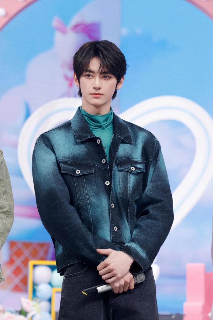 赖伟明 好六你好星期六有颜值有梗才有高光！赖伟明做客你好星期六全程亮眼，接梗顺畅