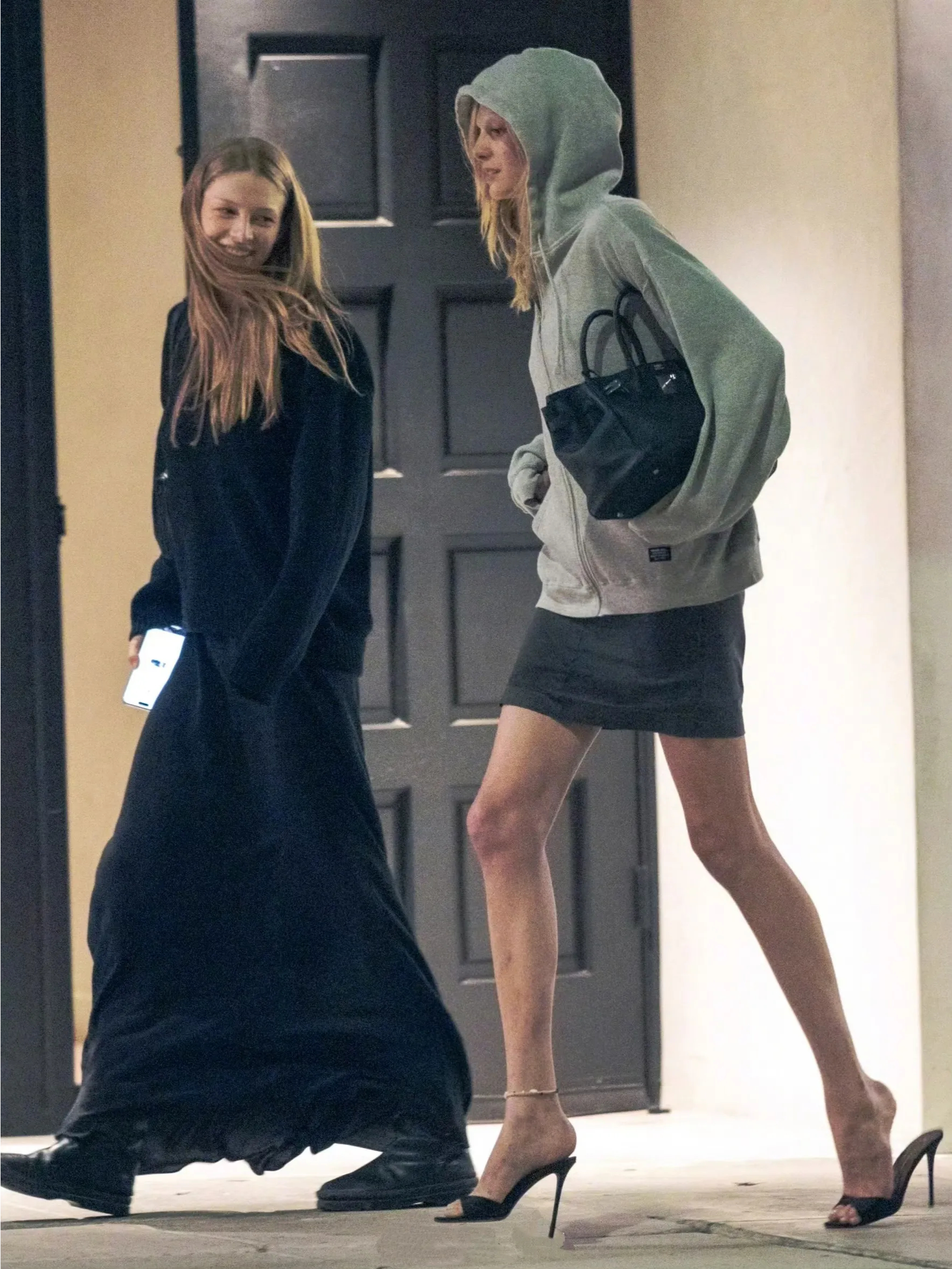 我愿称之为2025最美街拍Hunter Schafer   Alex Consa