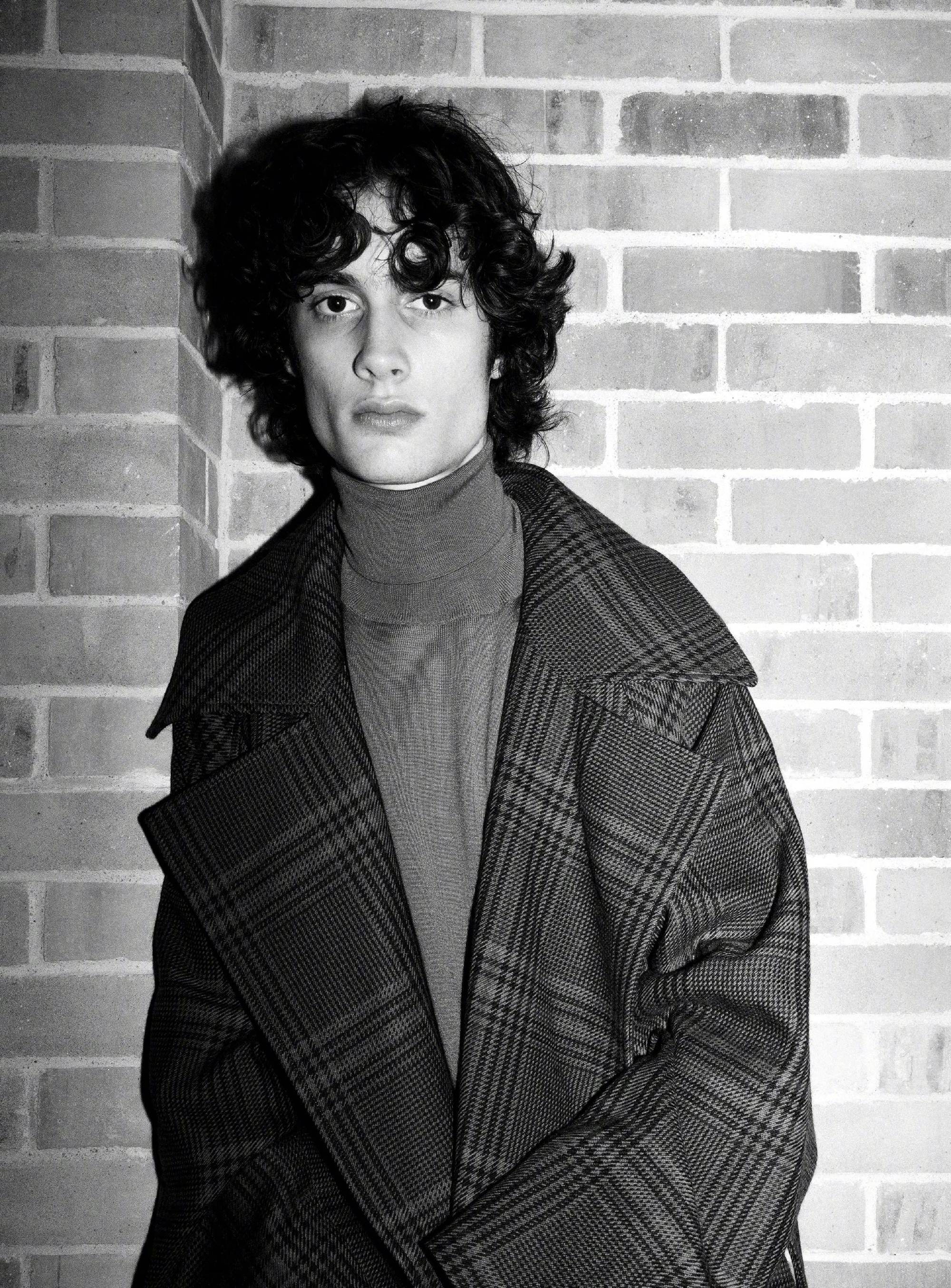 Flaunt Magazine 新期封面当红的美国唱作新人Sombr SAINT