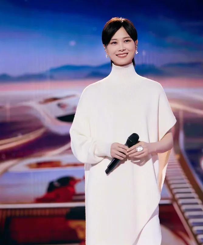 在娱乐圈里有些人似乎总是能保持神秘感，让人琢磨不透，李宇春无疑就是这样一位艺人。