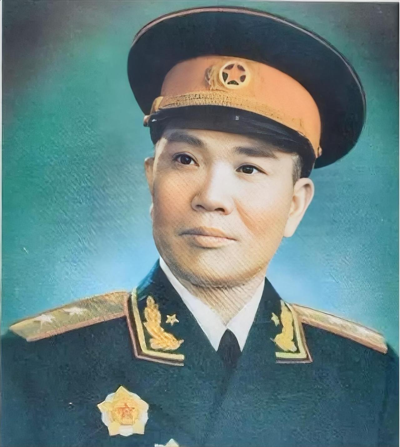 1955年，大授衔前，毛泽东主席审阅拟选名单时，在少将名单中看到了韩伟的名字，不