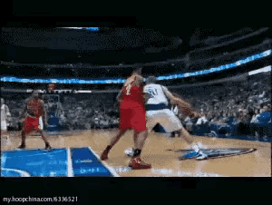 NBA常在想：德克的这样后仰投篮，2.26米的文班亚马能防的住吗？ ​​​