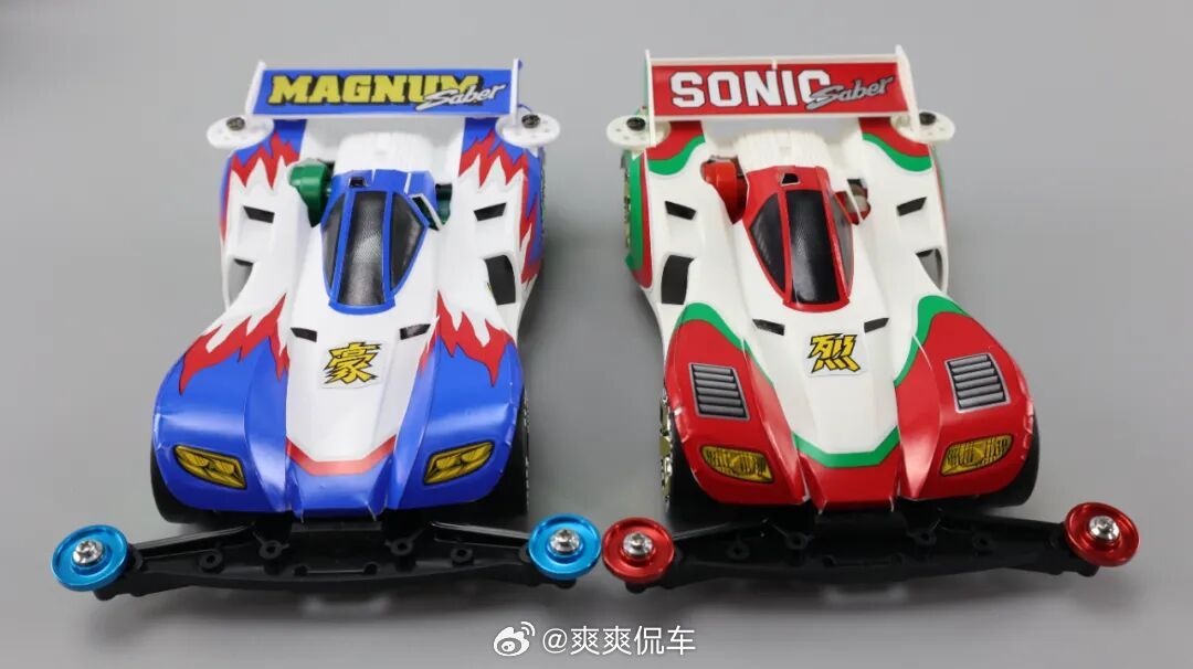 说一个我刚刚知道的，小时候咱们看的四驱兄弟，小豪和小烈的车竟然有八代[允悲]动画