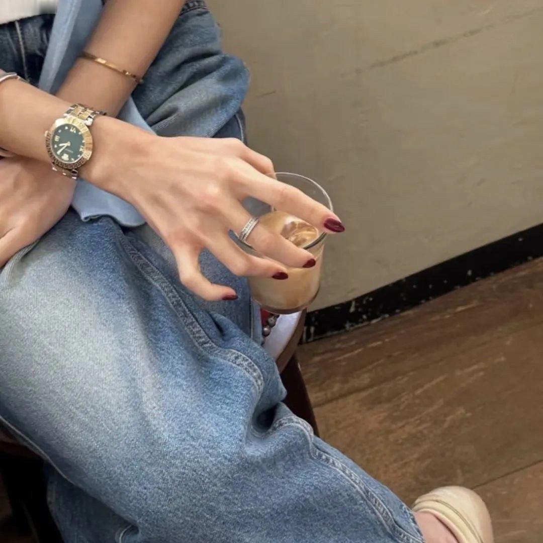 𝗢𝗻𝗹𝘆 𝗼𝗻𝗲我配不上你 那些你一加上微信就能约出来的烂货才配得