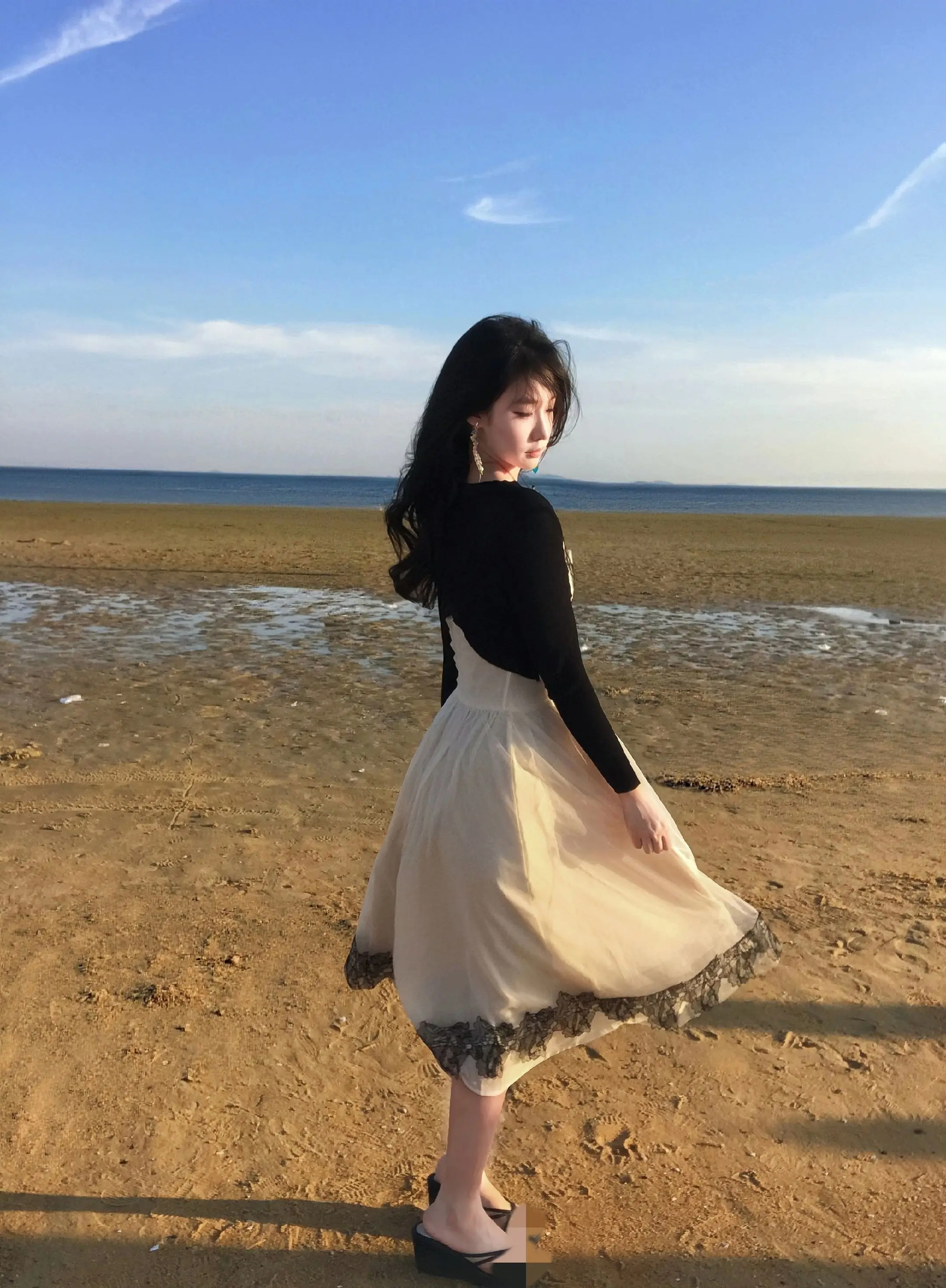 亲爱的织女，我向你乞巧，希望我和每一位女性可以拥有健康的身体，睿智的头...