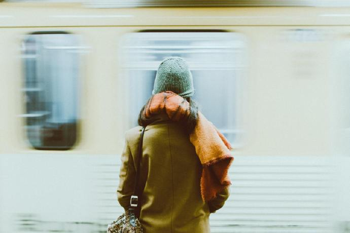 要明白生活你需要先经历它，你不能总是做一个分析的人。——  萨莉·鲁尼 