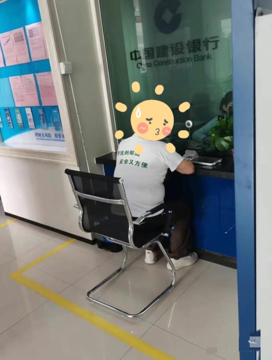 奉劝大家一句！
家里有老人年纪上了七十，卡里要是有十万八万的存款，就别再

惦记