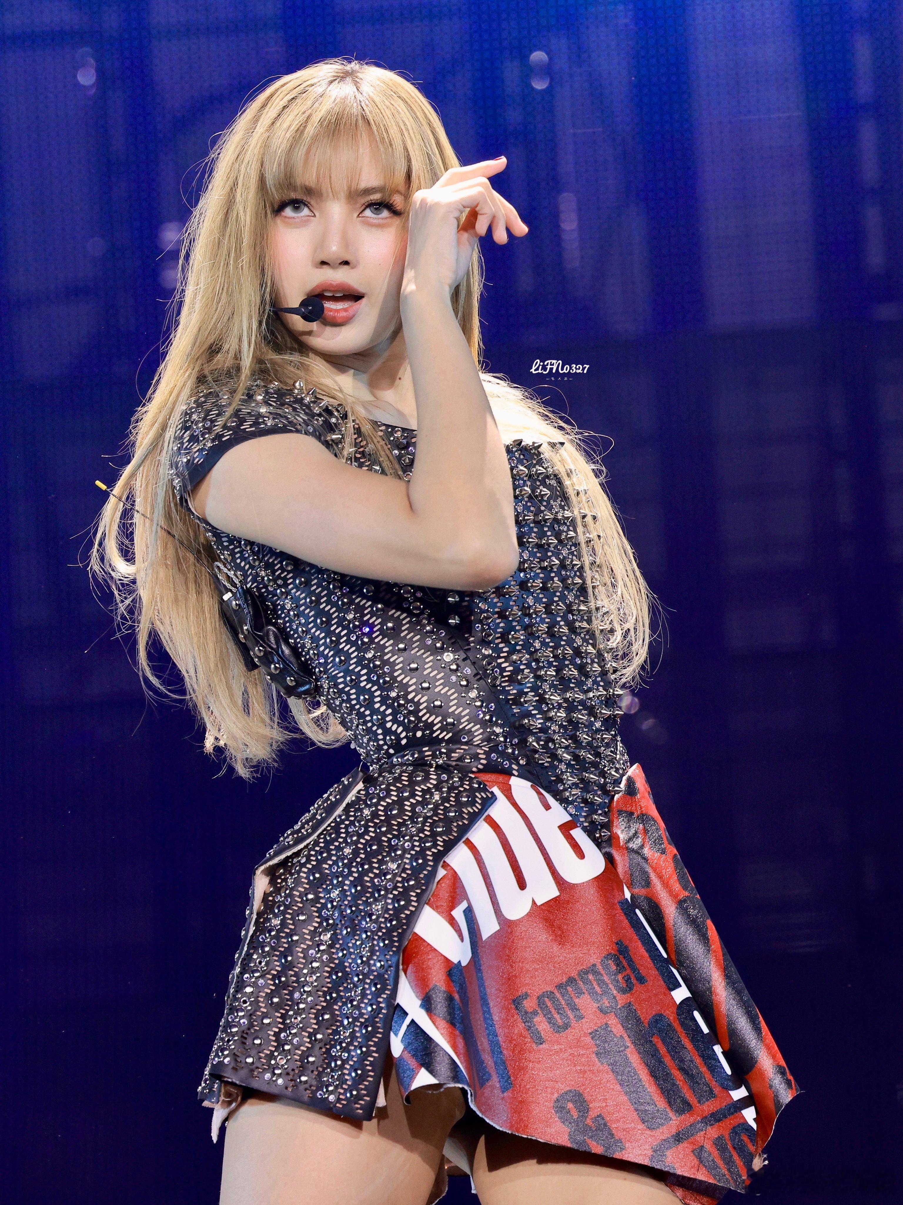 Lisa伦敦演唱会第一天相关造型饭拍 ​​​