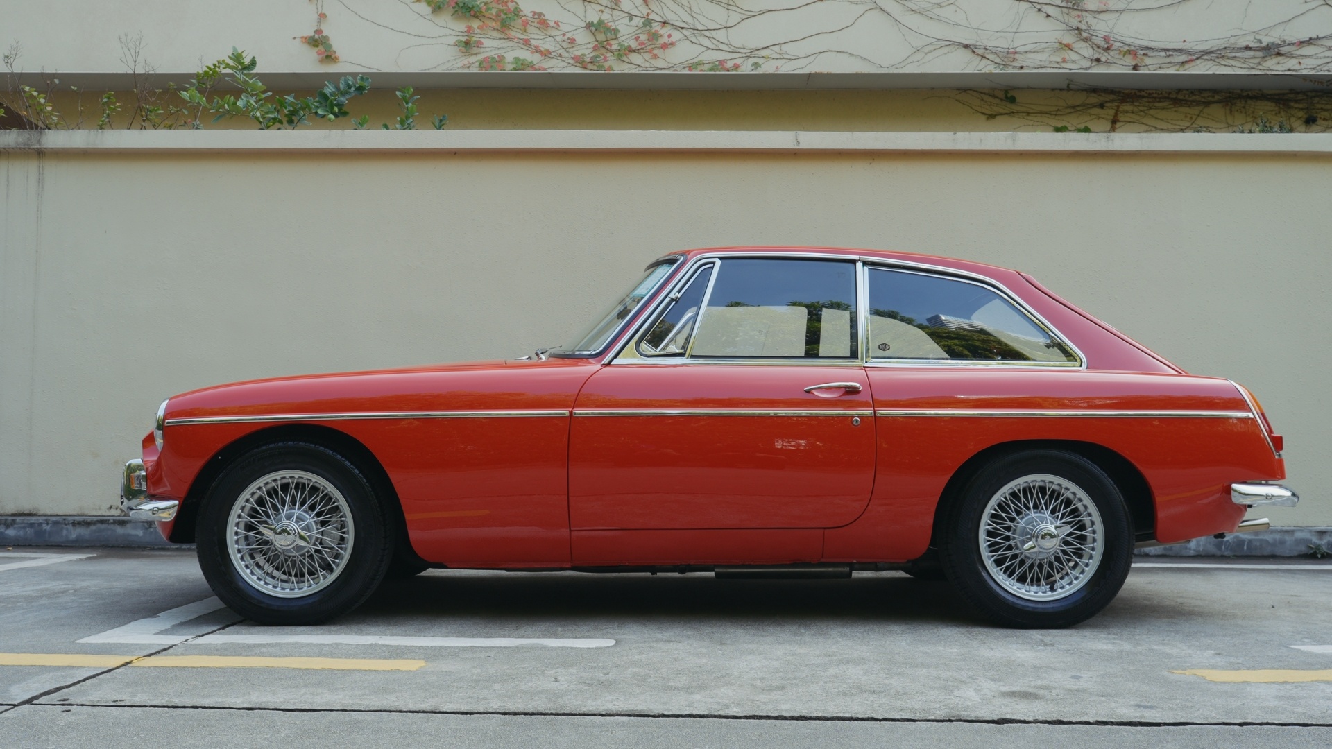 这个线条出自意大利宾尼法利纳（Pininfarina） 的工作室，真的美！ 经典