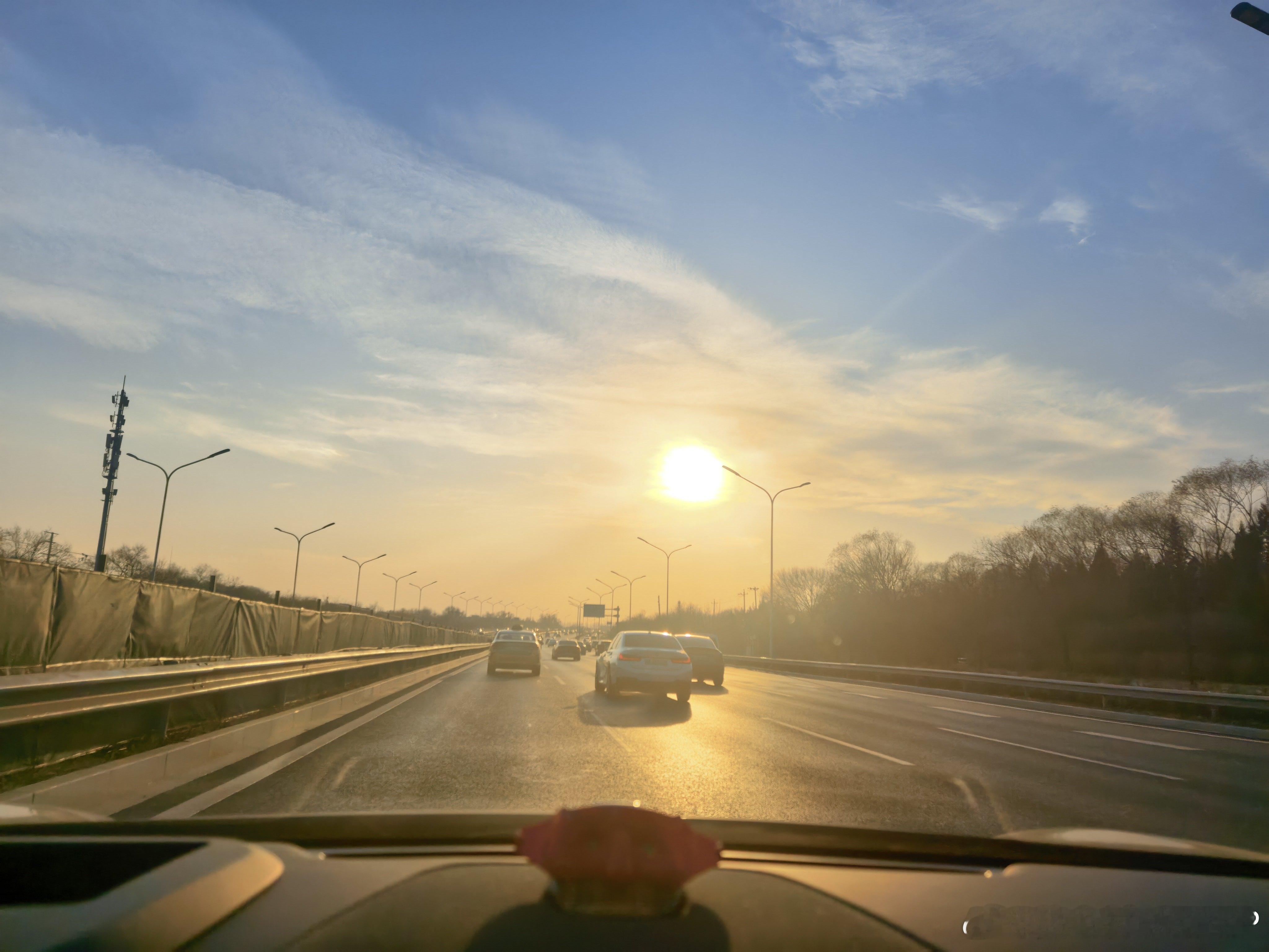 现在太阳落上的速度比我回家的速度都快！夕阳 北京