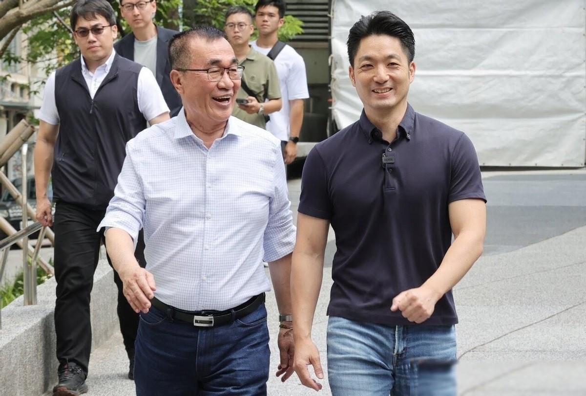 党主席郑丽文为什么不能像蒋万安一样，走到哪都是一团和气热热闹闹的？
这次地方上的