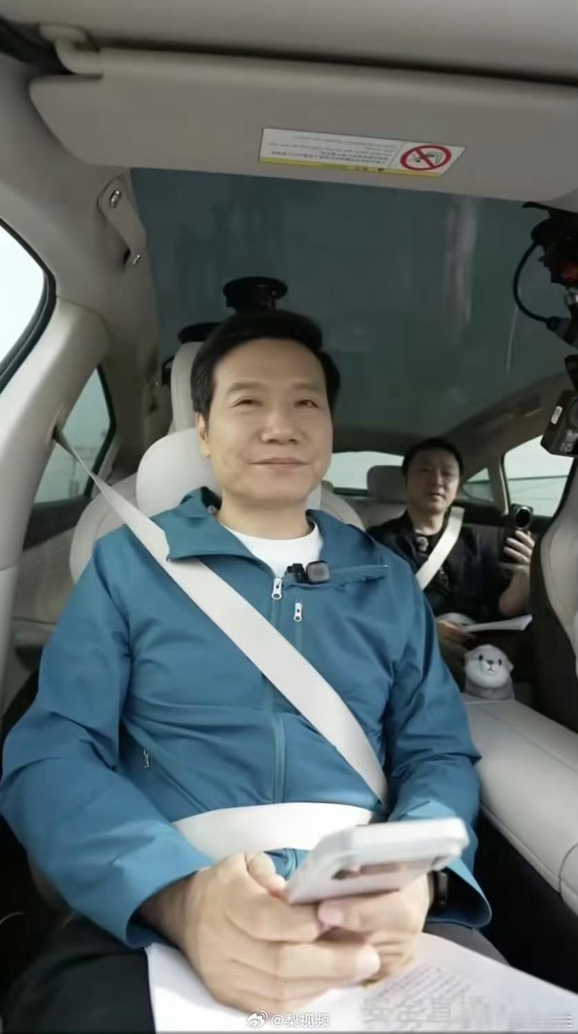 雷军回应是否做10万以内车型我就说了嘛？雷军 不会坐10万以内车型！🚘 大连