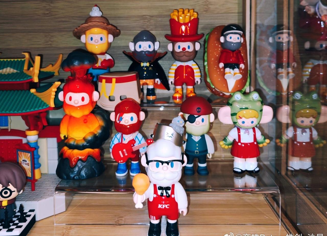 Bob大集合[耶]
T2：​麦当劳Bob和肯德基Bob“会晤”[吐舌]  ​​​