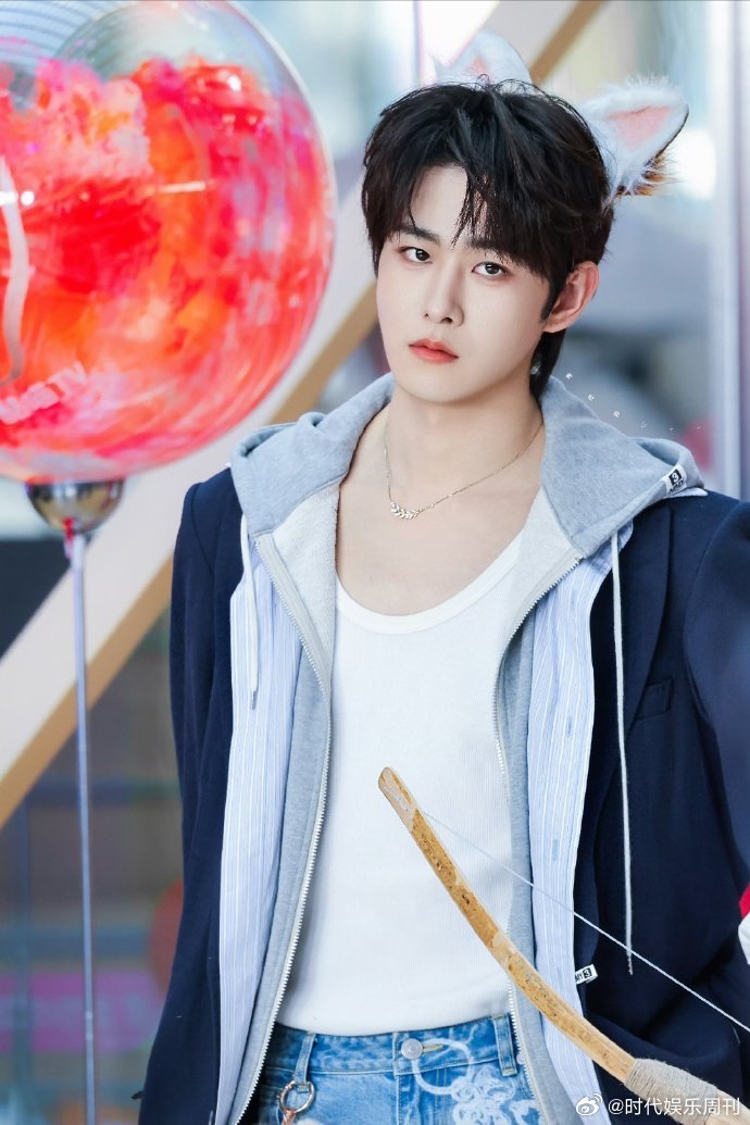 田嘉瑞疑似胸口过敏田嘉瑞胸口过敏即便身体不适，田嘉瑞也始终保持阳光心态，笑容依旧