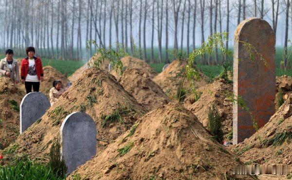 老话说：人死三年不还坟，十年陌路人，读懂的人瞬间破防
 
听过一句戳心老话：人死
