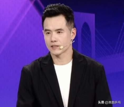 刘国正说的很实在，樊振东征战德甲第二年，夺冠难度比去年大多了。
       樊
