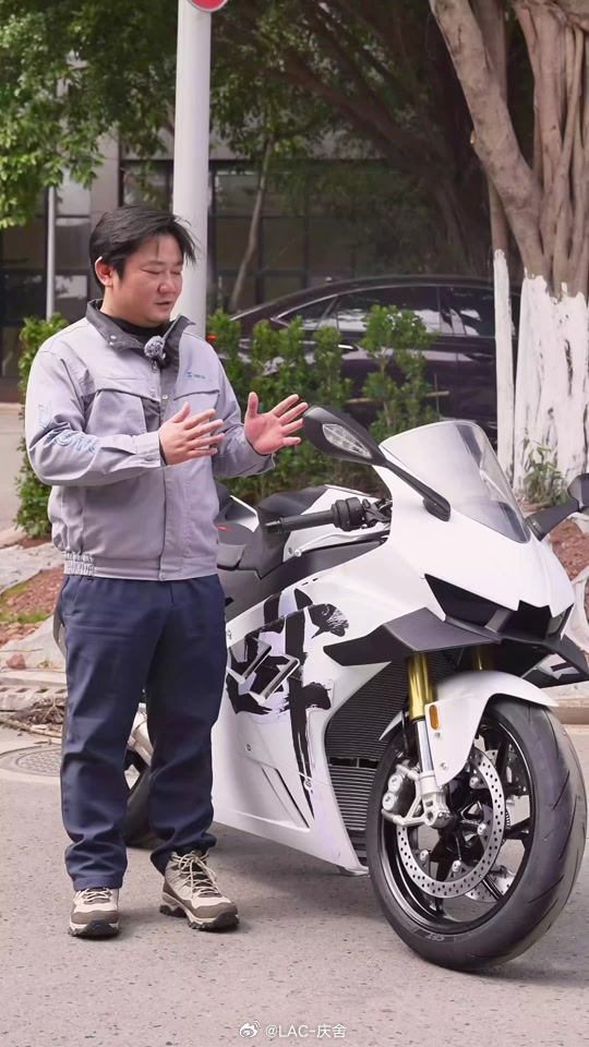 了解了张雪机车  的来历，创始人的人生太励志了；湖南山村的贫苦少年，辍学当修车学