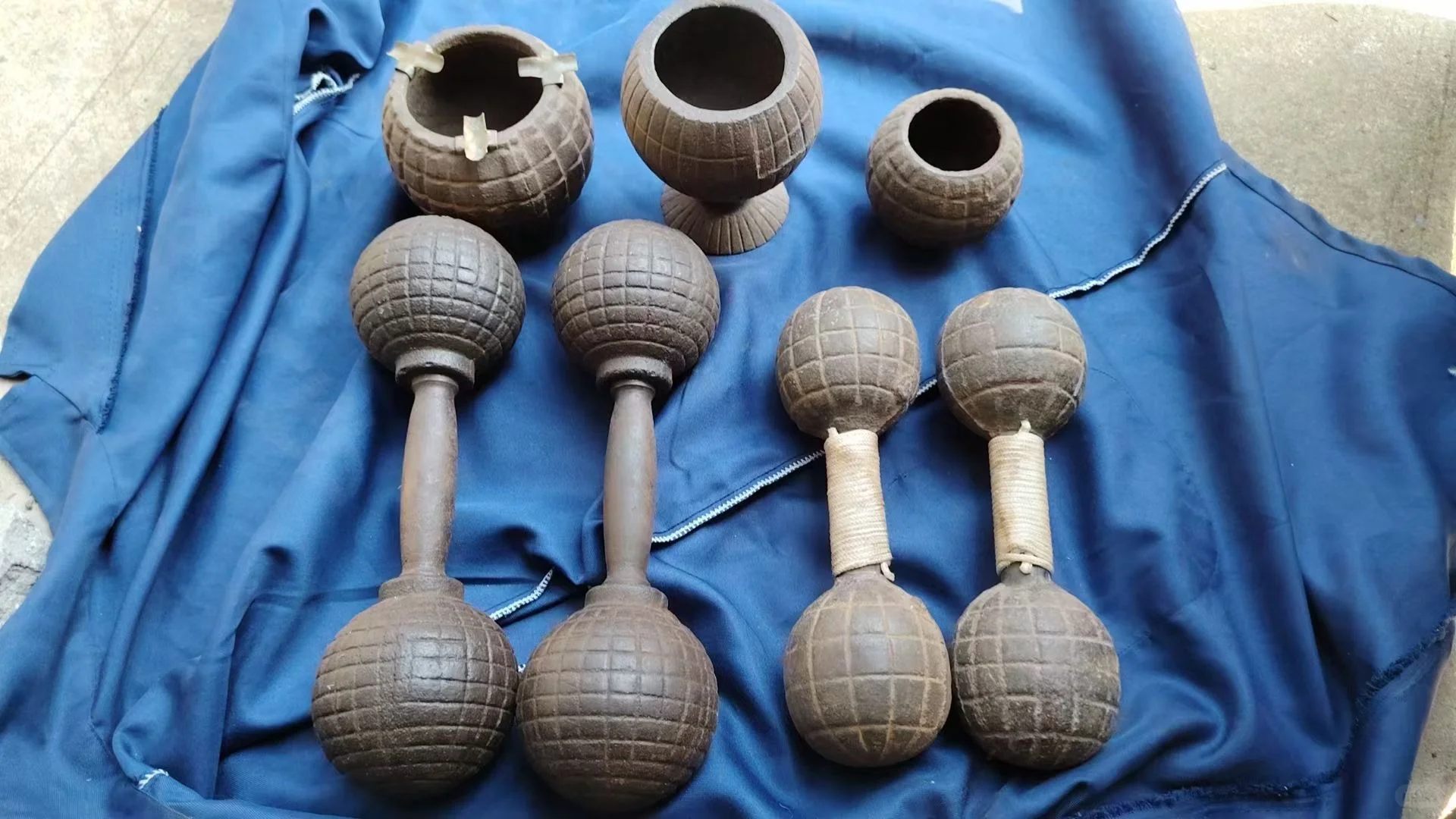 抗日战争时期，我军使用手雷。