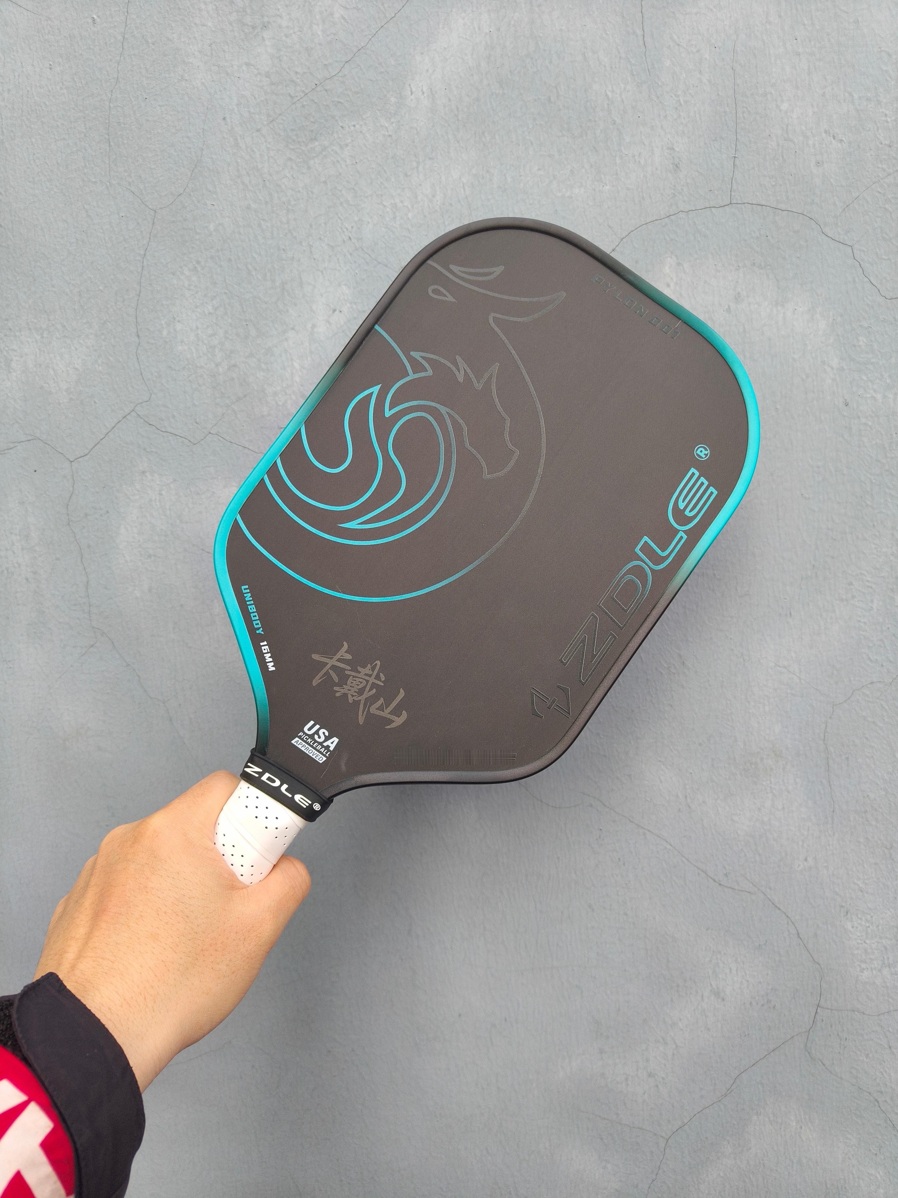 先打网球再训练匹克球，只能是这个顺序来，先打匹克球的话就会把网球打成棒球还是带“