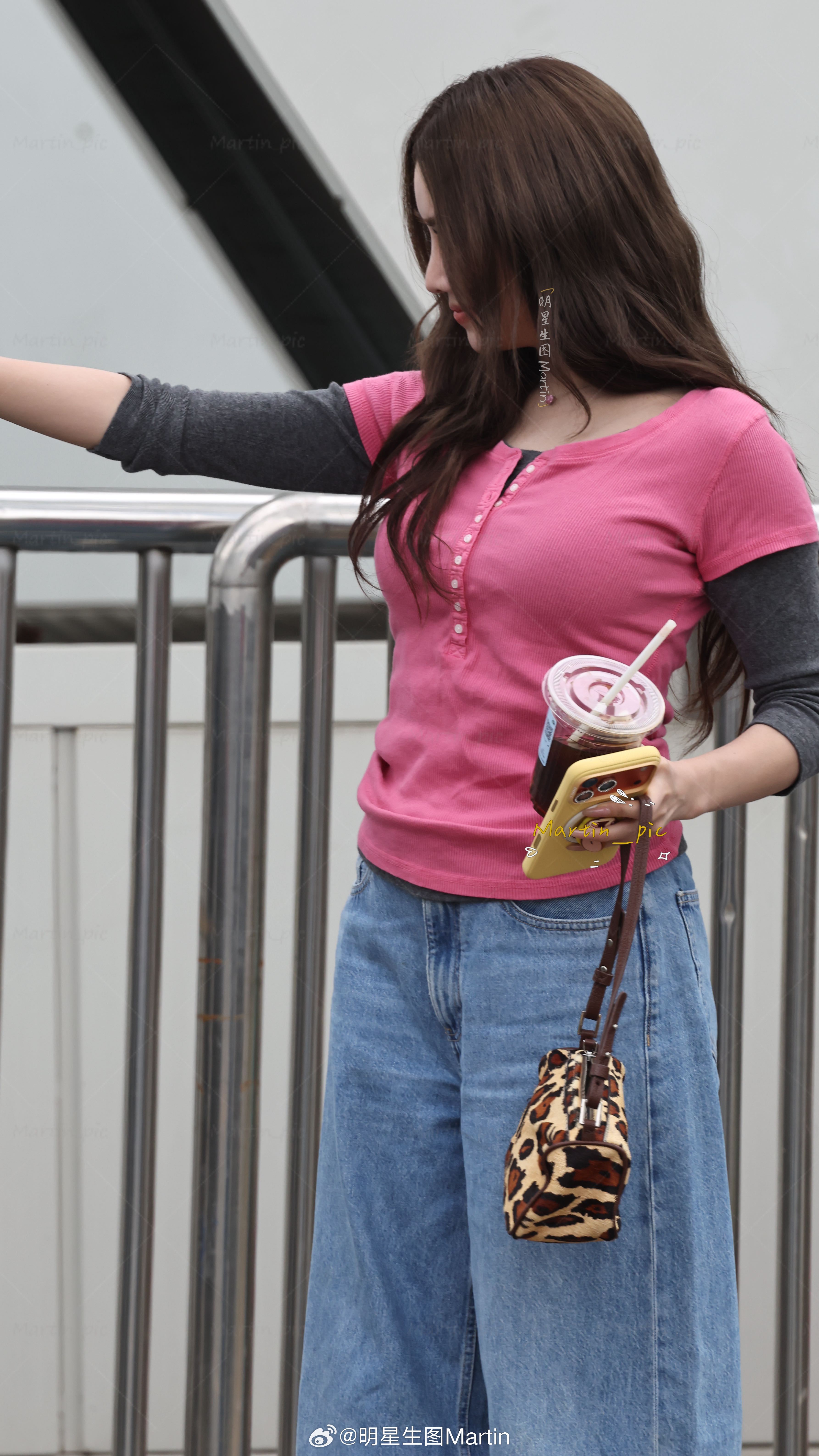 安崎 安崎浪姐上班生图今日份活力满满的安崎～李小冉安崎 票数安崎浪姐上班路透