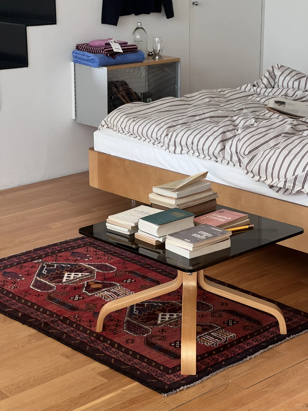 做了一个热弯板的玻璃小茶几