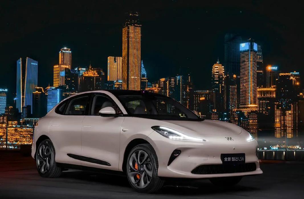 汽车产业的AI故事，这几天又被几家巨头的新年规划重新炒热了。

从疯狂试水到规模