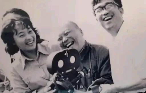 谢晋与施建岚 刘广宁的合影
刘广宁为冯晴岚的配音是为人物塑造加分的，得到了导演的