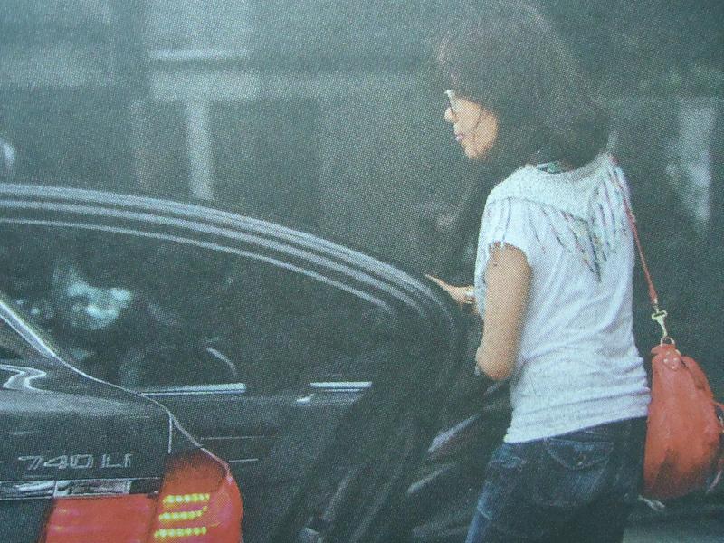 50岁贾静雯突遭重击：修杰楷被拘，孩子目睹戴手铐，她的婚姻终究没躲过风雨

谁也