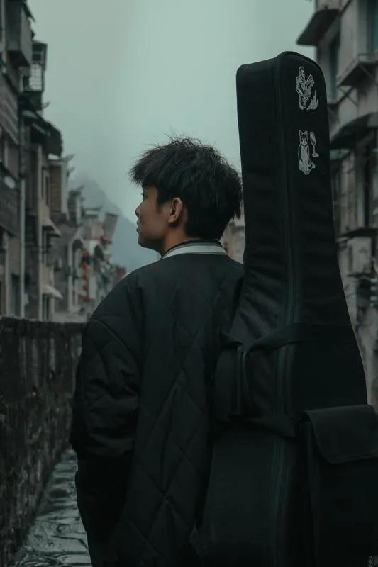 【新概念英语语法讲解每天一集】
今天要讲的be impatient to do 