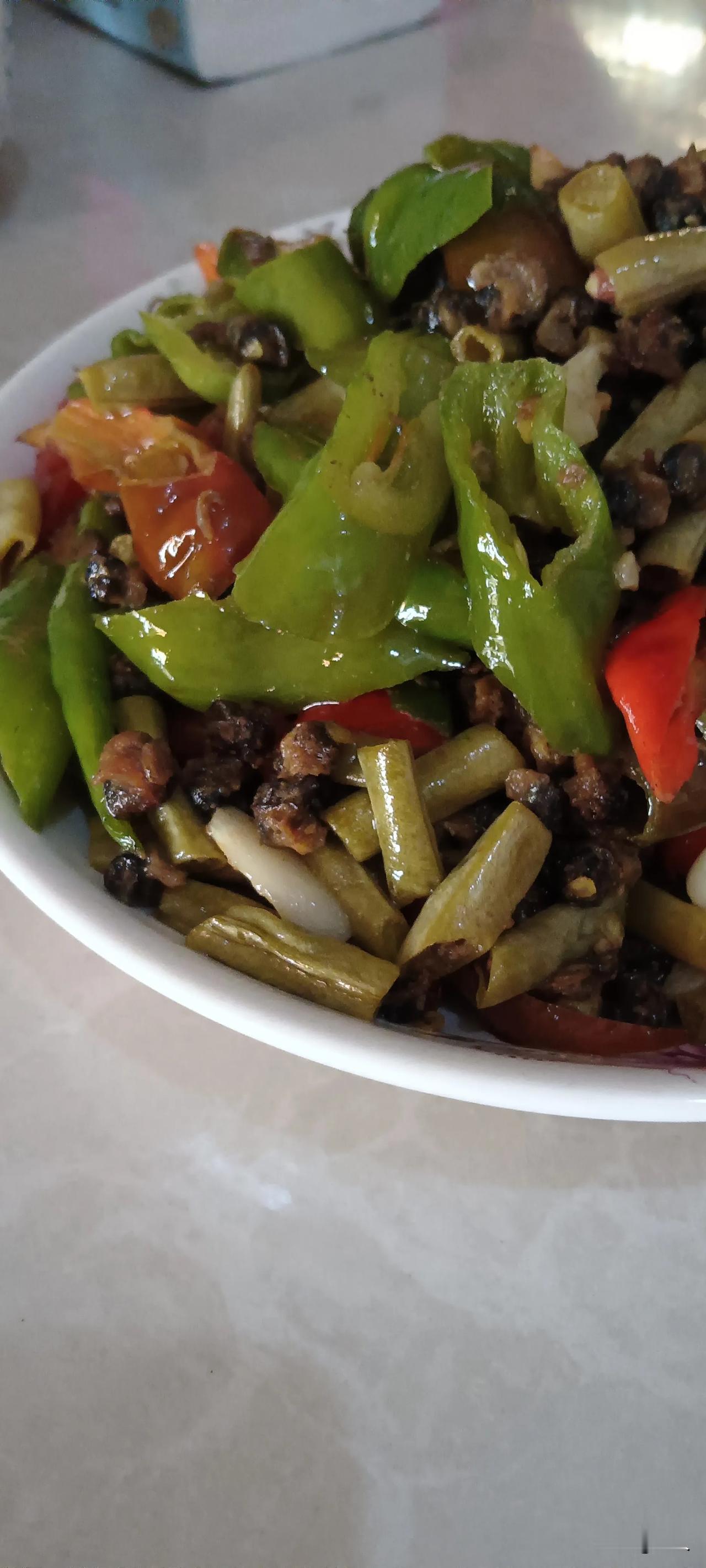 家常菜泡子姜酸豆角炒螺蛳肉永州家常菜分享，酸辣开胃，配米饭能多添两碗。
 闲时我