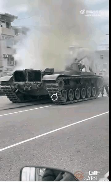 这个短片在台岛网络上非常非常的流行。
今天上午当台军知道解放军演习的消息之后。