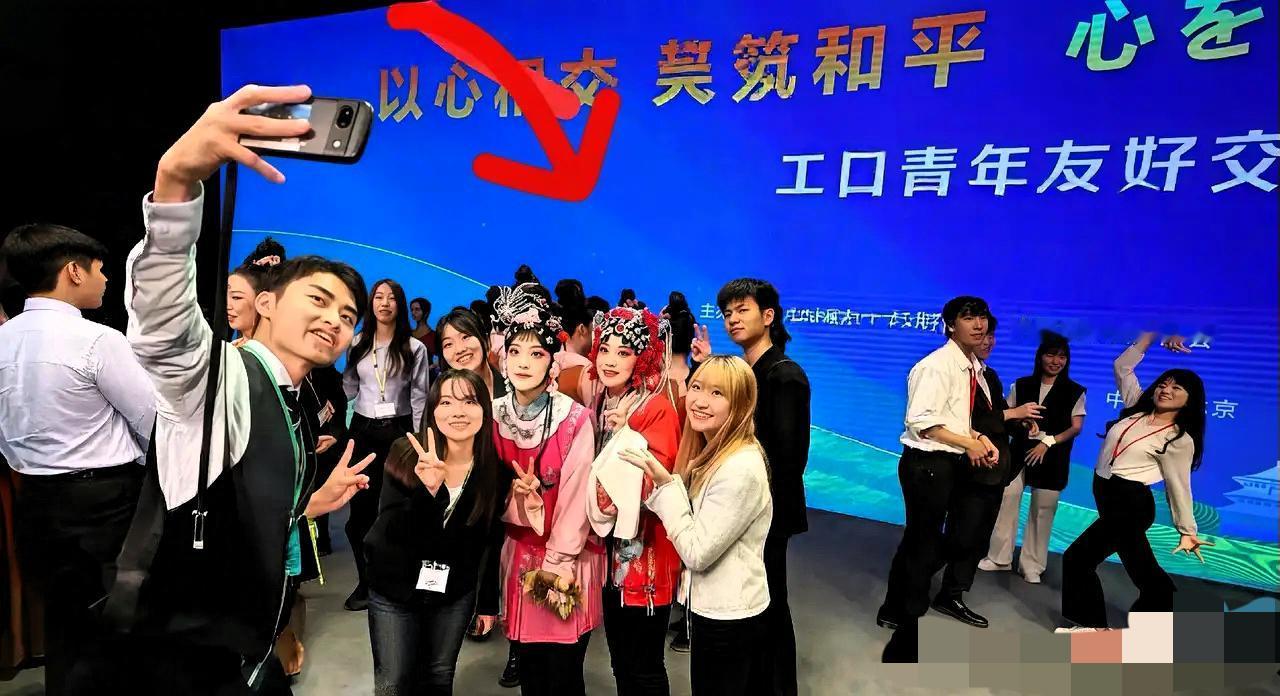 《日本在华日侨减少，日资企业退出，我国越来越强！》据日本外务省统计，截至2024