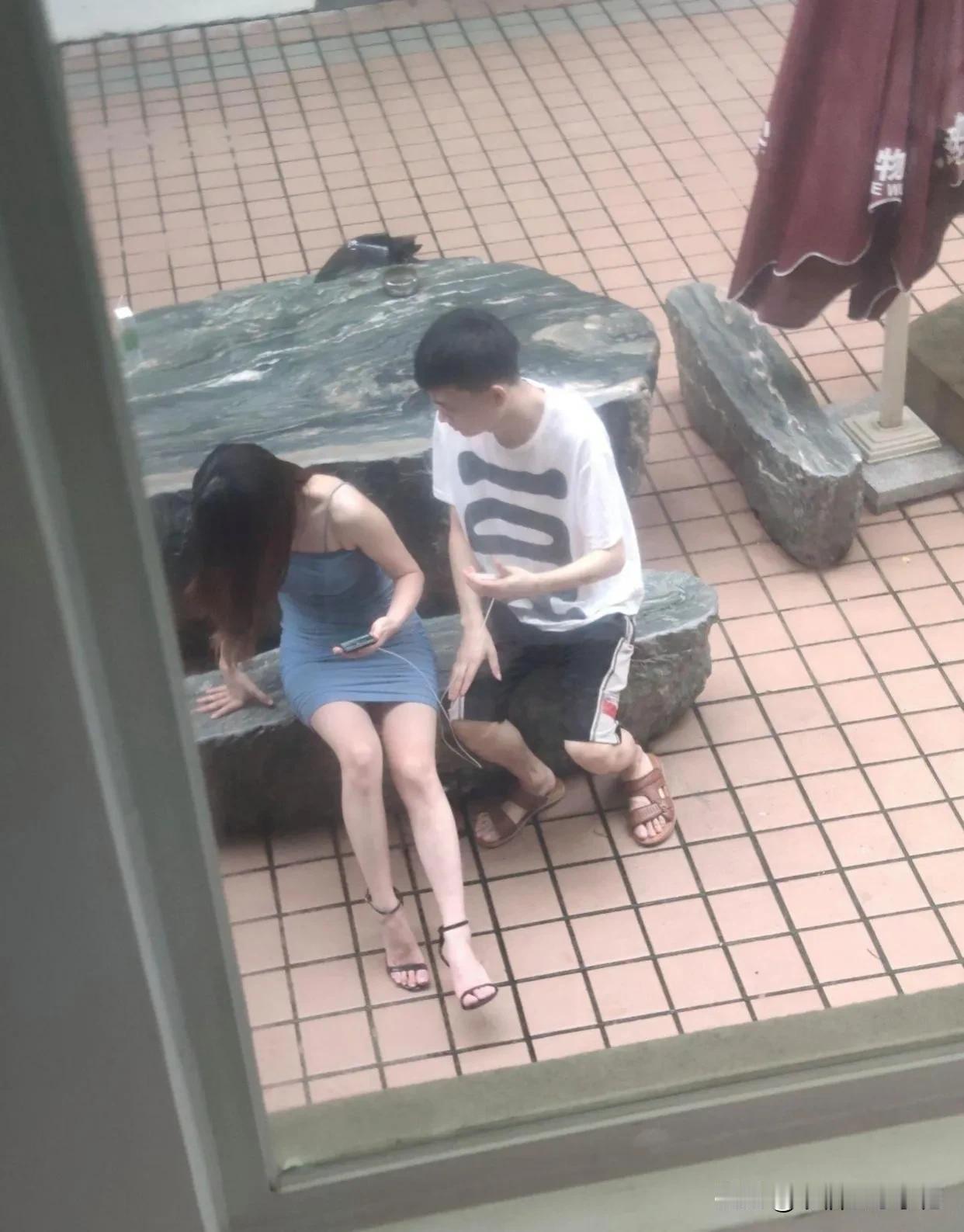 咋感觉像刚认识的呢