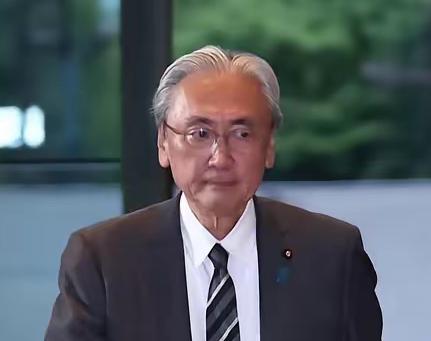 日本现在很不好受，这种难受不是表面上的外交摩擦，而是节奏被彻底打乱带来的不适感。